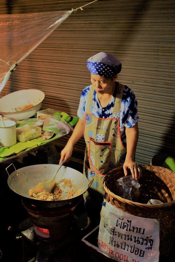 Sook Hostel (Adults Only) เชียงใหม่ ภายนอก รูปภาพ