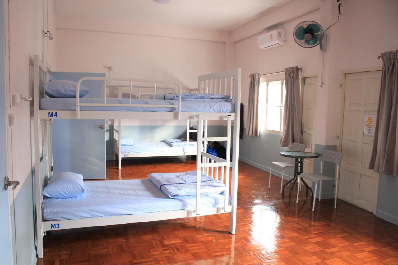 Sook Hostel (Adults Only) เชียงใหม่ ภายนอก รูปภาพ
