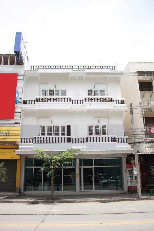 Sook Hostel (Adults Only) เชียงใหม่ ภายนอก รูปภาพ