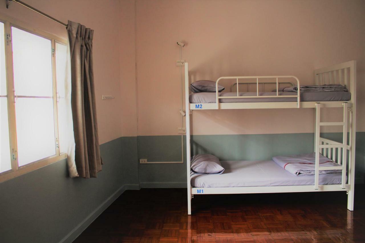 Sook Hostel (Adults Only) เชียงใหม่ ภายนอก รูปภาพ